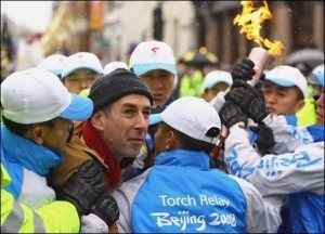 JO 2008 - Londres<br>Gardiens de la flamme.jpg